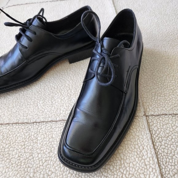 SZ 8.5  BLACK  LEATHER DRESS / CASUAL SHOES by BRUNELLO, Made in Italy main image 4